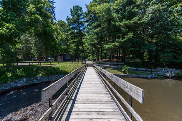 Obraz premium Landscape of the Swimming and Fishing Area in Colonel Denning State Park in Tuscarora State Forest in Pennsylvania