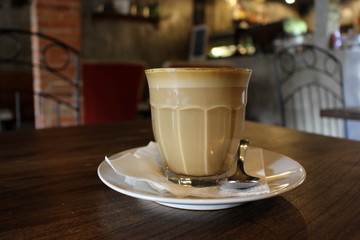 A cup of hot cafe latte (plus its latte art)