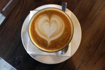 A cup of hot cafe latte (plus its latte art)