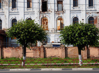Fototapeta na wymiar Destroyed building amid trees