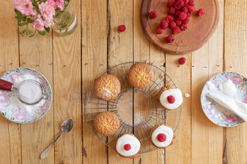 Muffins with white chocolate and raspberries