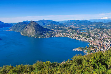 Luganersee und Stadt Lugano, Schweiz - Lake Lugano and town Lugano