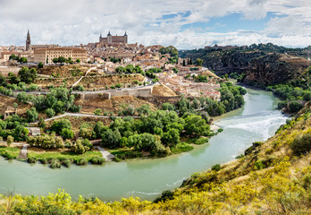 Fototapeta na wymiar Panoramic view of the historic city of Toledo with river Tajo, Spain.