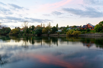 Fototapeta na wymiar Dusk along the Waikato River in Hamilton, New Zealand