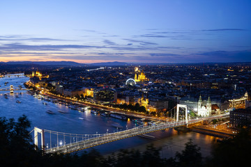 Fototapeta na wymiar The view of Erzsebet bridge on the Danube river at night in Budapest, Hungary