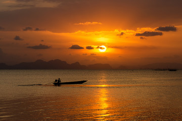 Silhouettes of Minimal fisherman