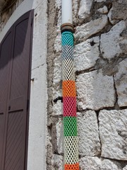 San Lorenzello - Calzamaglia colorata per pluviale