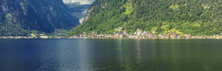 Fototapeta na wymiar Scenic view of famous Hallstatt mountain village with Hallstatter lake