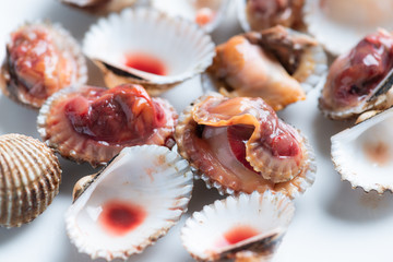 Steamed cockle ( Boiled cockles ) with spicy seafood sauce
