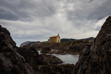 Fototapeta na wymiar Little church in the coast of the Basque Country