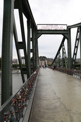 most z kłódkami