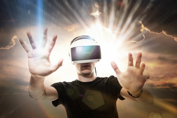 Réalité virtuelle 3D casque sensation jeu informatique rêve futur gamer avenir logiciel toucher...