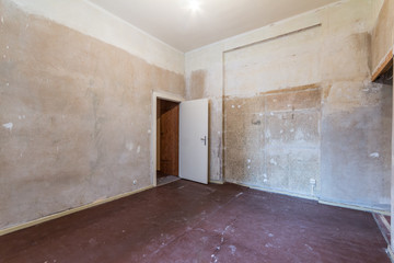 empty room before renovation - renovating apartment -