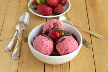 Strawberry ice cream with fresh berries, mint and chocolate chips