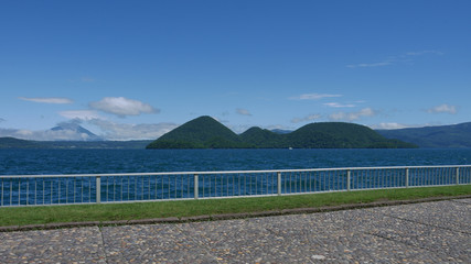洞爺湖　湖畔の遊歩道からの風景
