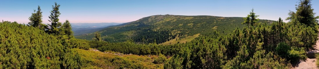 Karkowski Park Narodowy - widok w stronę Łebskiego Szczytu z pod Szrenicy - piesza wyprawa z pod Szklarskiej Poręby w góry, Sudety - obrazy, fototapety, plakaty