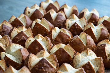 Köstliche Laugenbrötchen frisch gebacken