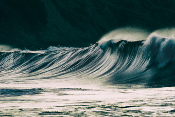 lonely big wave breaking