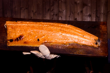 Lachs am Holzkohlengrill
