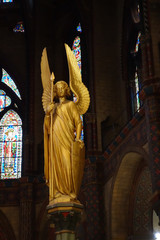 angel sculpture in the Cahors cathedral