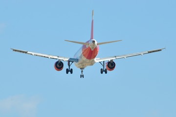 Airbus A320 aterrizando en Madrid