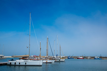 Fototapeta na wymiar Anchored yachts near the pier