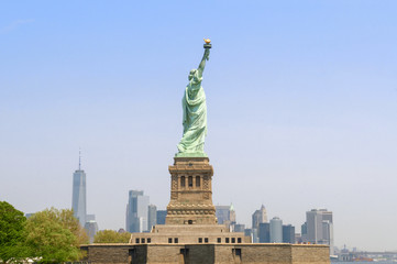 Staue of liberty and NYC's skyline © RiumaLab