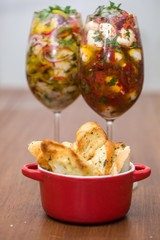 conservas e antepastos com torradas