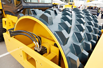 Roller soil compactor