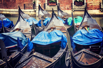 Fototapeta na wymiar Venedigs Gondeln im Regen