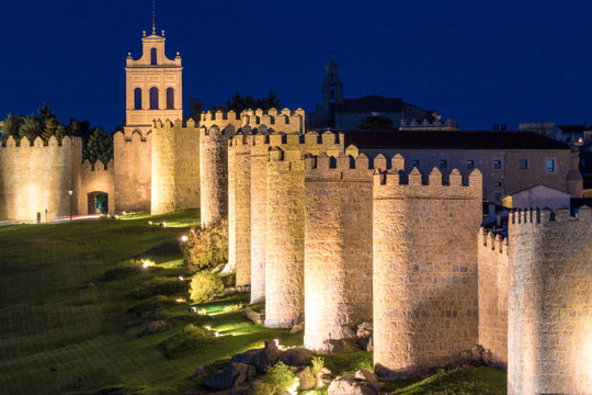 Muralla de Avils