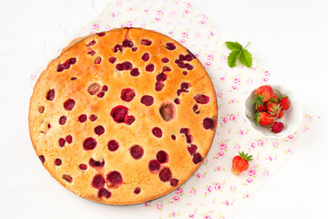 Biskuit mit Erdbeeren