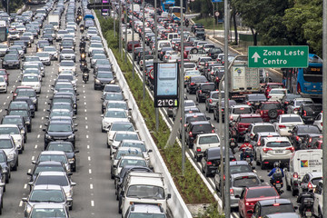 Sao Paulo, Brazil, December 08, 2017. Heavy traffic in the North South Corridor, at the 23 de Maio Avenue, south zone of Sao Paulo. This avenue connects the northern and southern areas of the city.