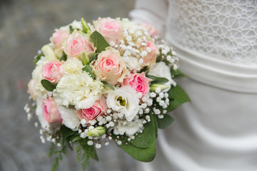 Brautstrauß bei Hochzeit beim Standesamt