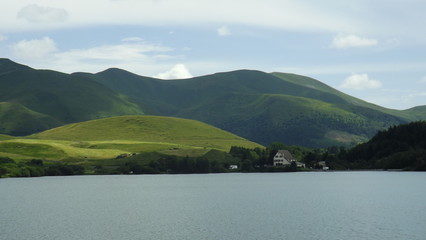 Vue des montagnes autour du lac de Guery