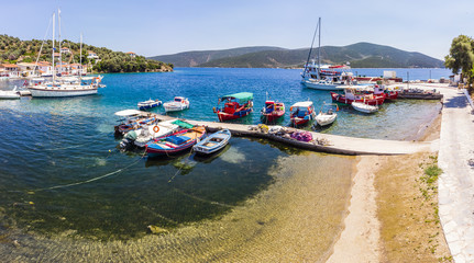 Luftaufnahme, Bucht von Paleo Trikiri, Insel Pangias Trikeri, Trikeri-Milina, Region Volos, Meerenge von Trikiri, Halbinsel Pilion, Pagaitischer Golf, Griechenland © David Brown