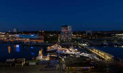 Überblick über die Kieler Förde an einem Sommerabend