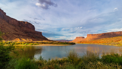 Fototapeta na wymiar Colorado river flowing between beautiful mesas in Moab, Utah