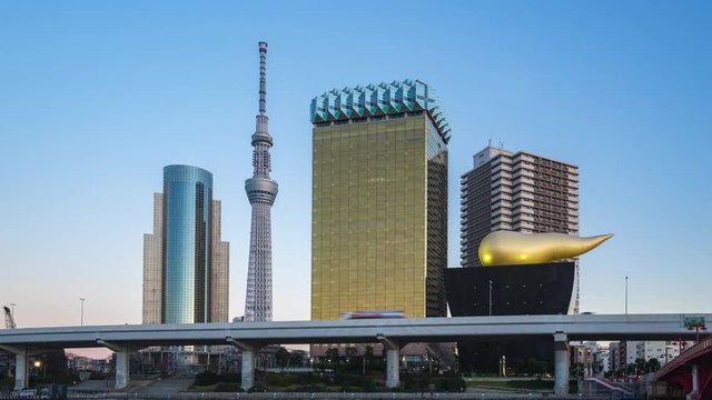 Day to Night time lapse video of Tokyo skyline with landmark buildings in Tokyo city, Japan timelapse 4K