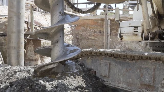 Drilling machine rotating drillbit and entering foundation hole