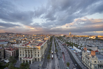 Obraz premium Scenic Skyline of Barcelona at Sunset - View from Columbus Monument