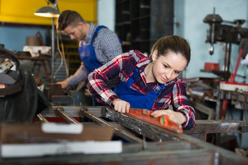  woman is working with level