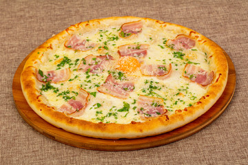 Pizza Carbonara with ham