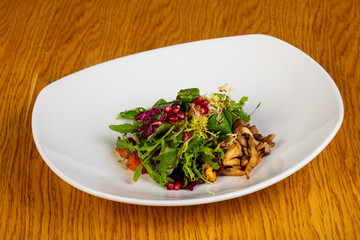 Salad with chicken liver