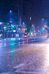 Fototapeta na wymiar 夜の雨降る横断歩道