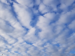  Les cirrocumulus,ciel nuageux de beau temps
