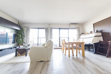 Japan, living at home