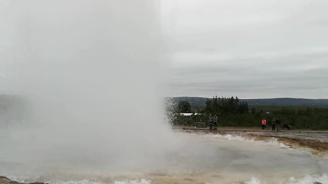 Geyser Stokkur, na Isl&acirc;ndia