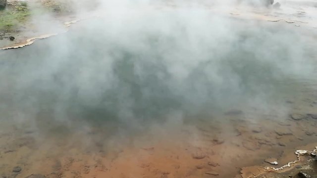 Geyser Stokkur, na Isl&acirc;ndia