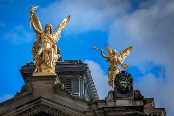 Fototapeta na wymiar Detail Goldene Engel der Akademie der bildenden Künste Dresden
